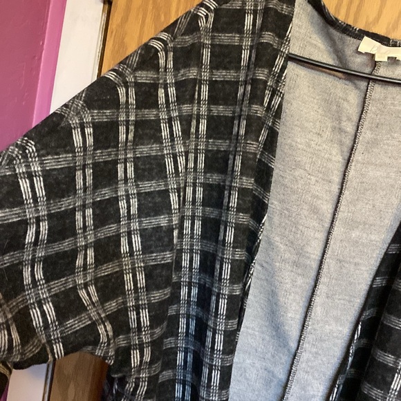 Black And White Cozy Round Hem Cardi Jacket with POCKETS - Picture 11 of 17